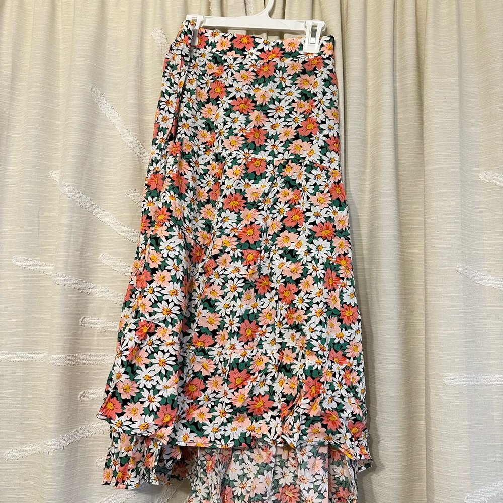 Daisy Print High-Low Skirt in Peach & White